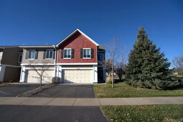 Great 3BR/2BA End-Unit Townhome in Blaine,Chuck Carstensen