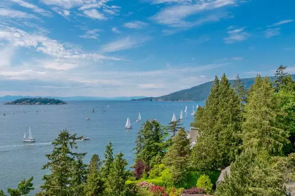 Unveiling the Hidden Charm of West Vancouver: Discovering Gleaneagles,Peter Raab