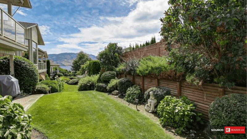 bay vista west kelowna back yard