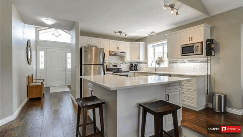 bay vista home showing kitchen