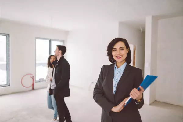 Buying and selling property at the same time. ,Joanna Lewkowicz