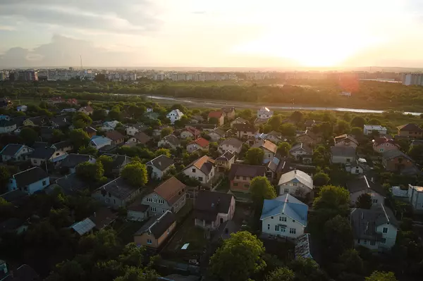 aerial-view-of-residential-houses-in-suburban-neighborhoods