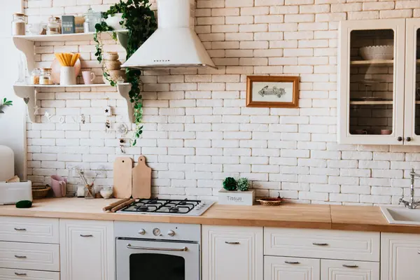When is the Best Time to Update a Kitchen?,Office Admin
