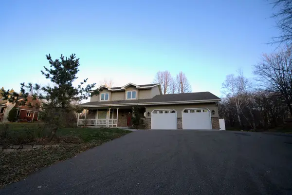 Stunning 4BR/4BA Minnetonka Two-Story Home,Chuck Carstensen