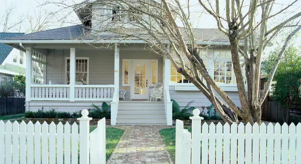 Partnering with a Real Estate Agent vs. DIY Selling,James Lynch