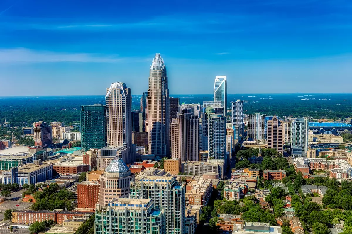 charlotte-3994040_1280