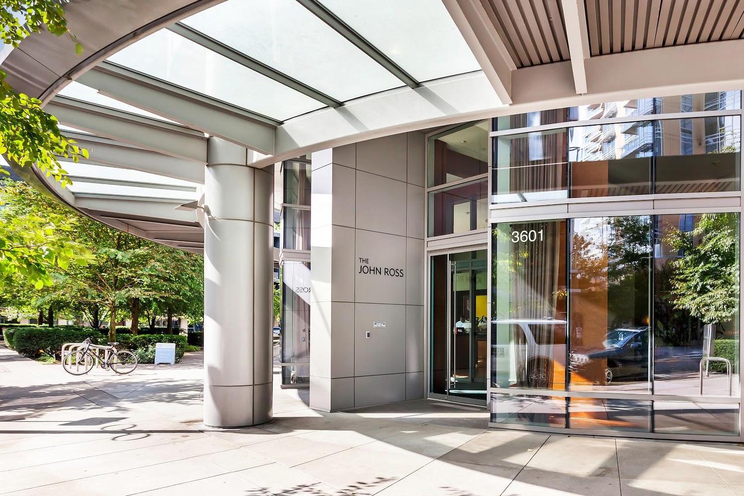 Picture of the front entrance of The John Ross in the South Waterfront District of Portland, Oregon