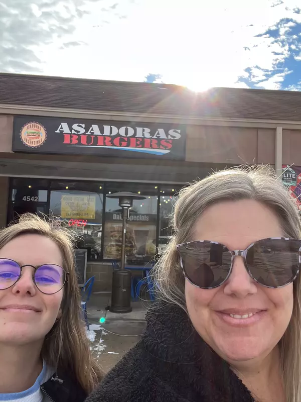 Young's Yums: Asadoras Argentinas Burgers,Sara Latta-Young