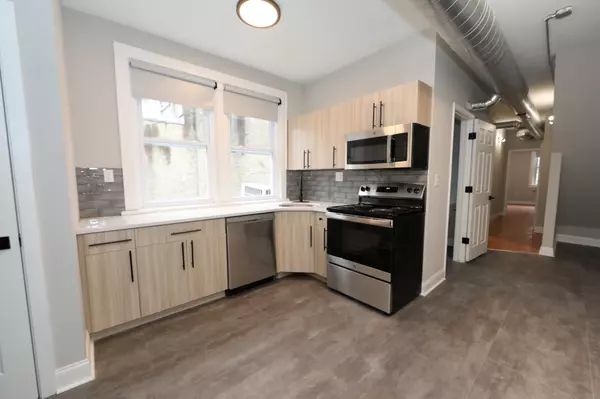931 Spring Garden 2