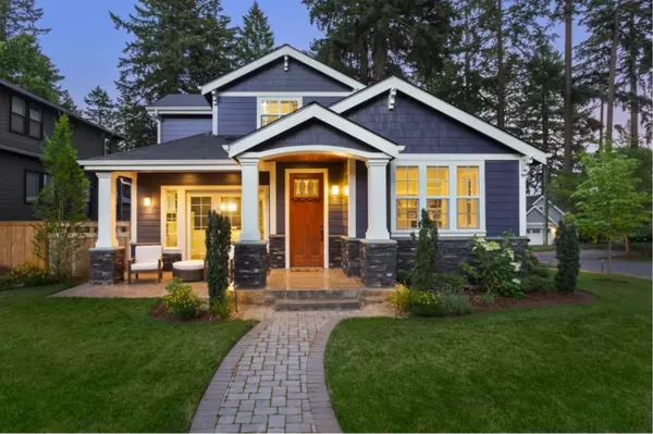 Creating Curb Appeal: Tips and Tricks for Making Your Home Stand Out,Wendy Rowley