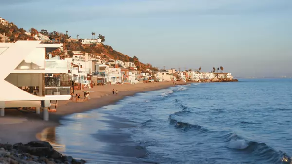 Malibu Real Estate - A Guide to Living the Life of Luxury,Tristan Ahumada