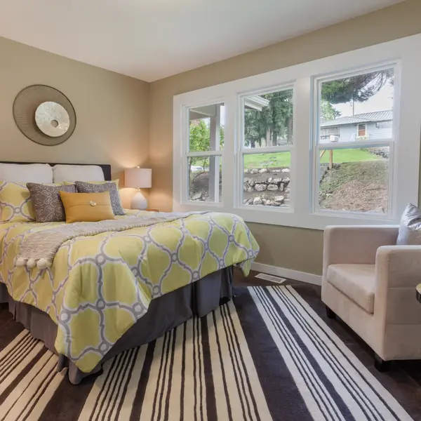 Tips For Sellers Preparing Their Home For Sale,Jessica Henrichsen