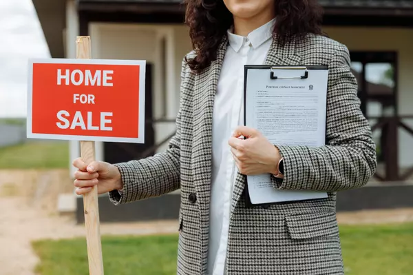 Thinking About Buying a Foreclosure?,Scott DeMaria