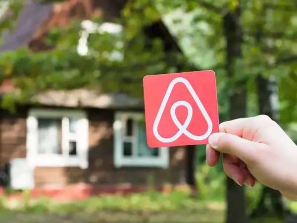 Steep cleaning fees? Ridiculous chore lists? Who cares? Apparently, people still love Airbnb.,Scott Graff