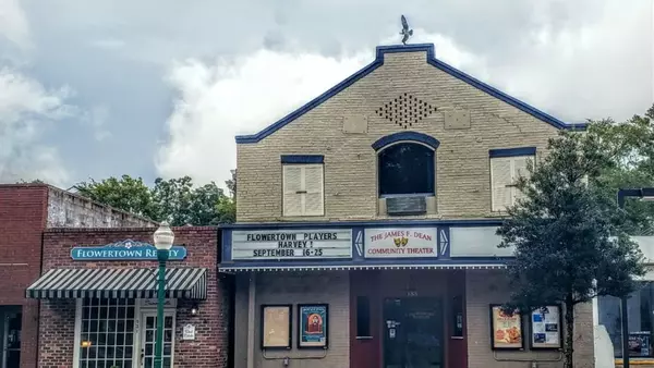 The History of Our Theatre - Flowertown Players ,Susan Gardner
