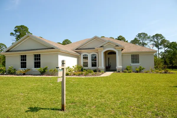 Building Equity: A Beginner’s Guide to Owning a Home,Michelle Lucca