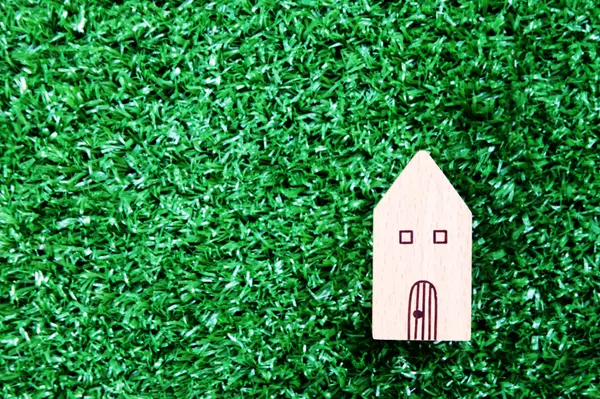 How to Build Wealth by Investing in Luxury Real Estate,Dawn Maddux