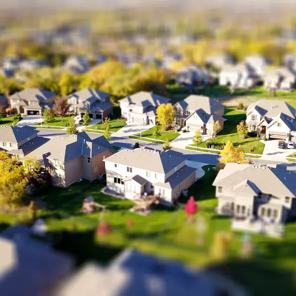 Let's Talk About Homeowner's Associations. (HOA),Jessica Henrichsen