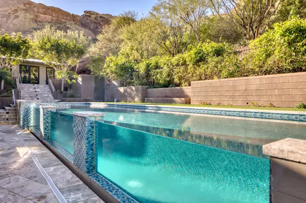 An Arizona Home With a See-Through Swimming Pool Asks $9.3 Million,Scott Graff
