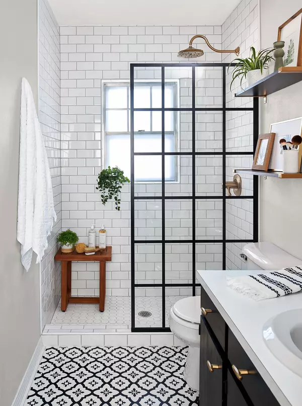Big Ideas for Small Bathrooms,Billee Silva, PA, ABR SRS