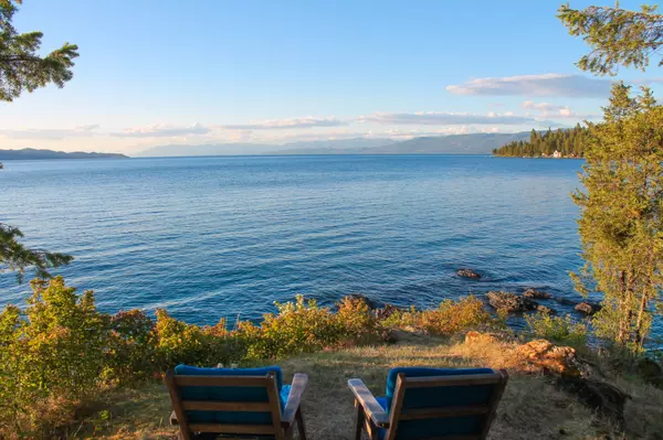 Find Your Slice of Paradise: 7 Reasons to Live on Flathead Lake