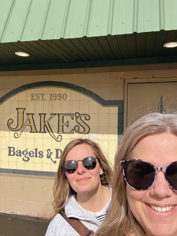 Young's Yums: Jake's Bagels & Deli,Sara Latta-Young
