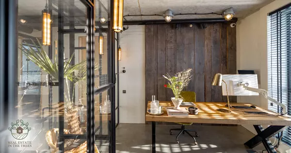 Home Office a Hot Mess? Let’s Fix It!,Holly Moffitt