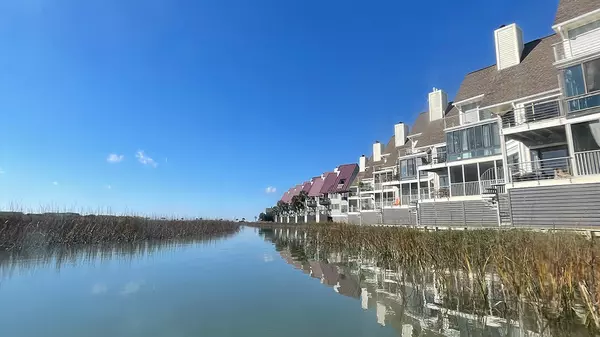 Discovering the Tranquil Charm of the Little Oak Island Neighborhood in Folly Beach, SC