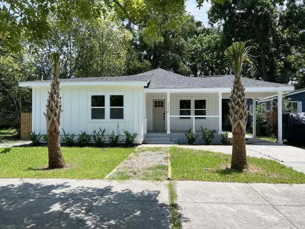 Charleston SC Home for Sale $820,000,AgentOwned Realty