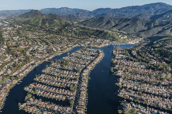 Embrace Waterfront Living: An In-Depth Guide to Westlake Village Lakeside Properties,Trenton Bodin