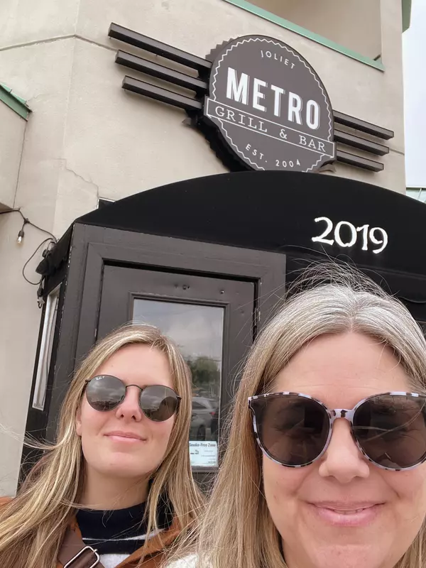 Young's Yums: Metro Grill & Bar,Sara Latta-Young