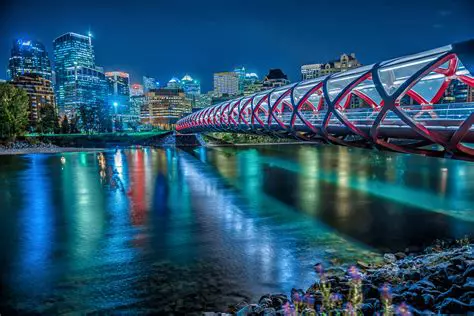Calgary VS Edmonton (2023 Guide to Moving to Alberta)