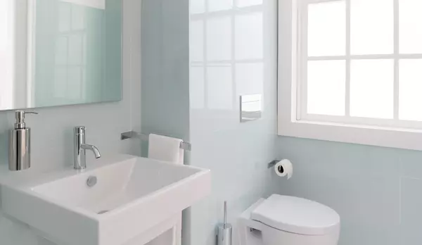 How to Maximize Space in a Small Bathroom,Terry Kruse
