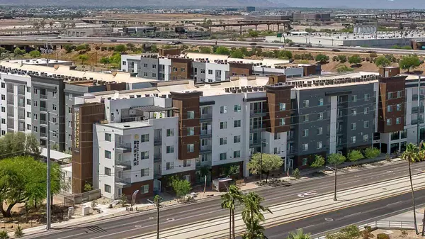 Luxury apartment community opens near Phoenix-Tempe border ,Scott Graff