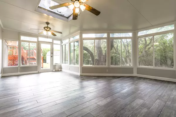 Introducing the Florida Room: An Oasis of Sunshine and Relaxation,Jenny O Leyva