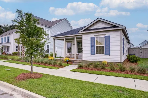 Summerville Home for Sale $480,000,AgentOwned Realty