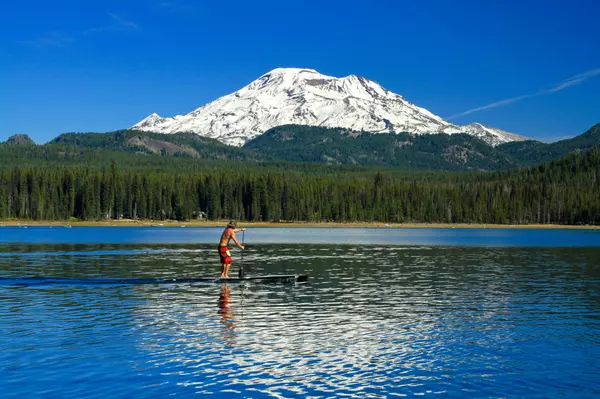 Elk Lake and Cascade Lakes Highway, South Sister Bend Oregon