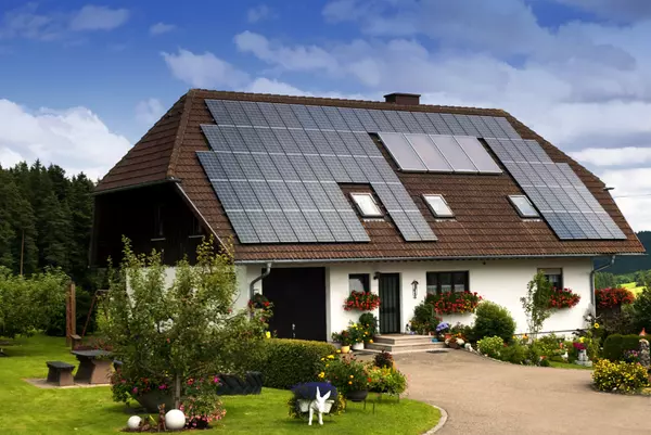 Harnessing the Sun: The Advantages of Solar Panels for Miami Home Buyers,William Gartin