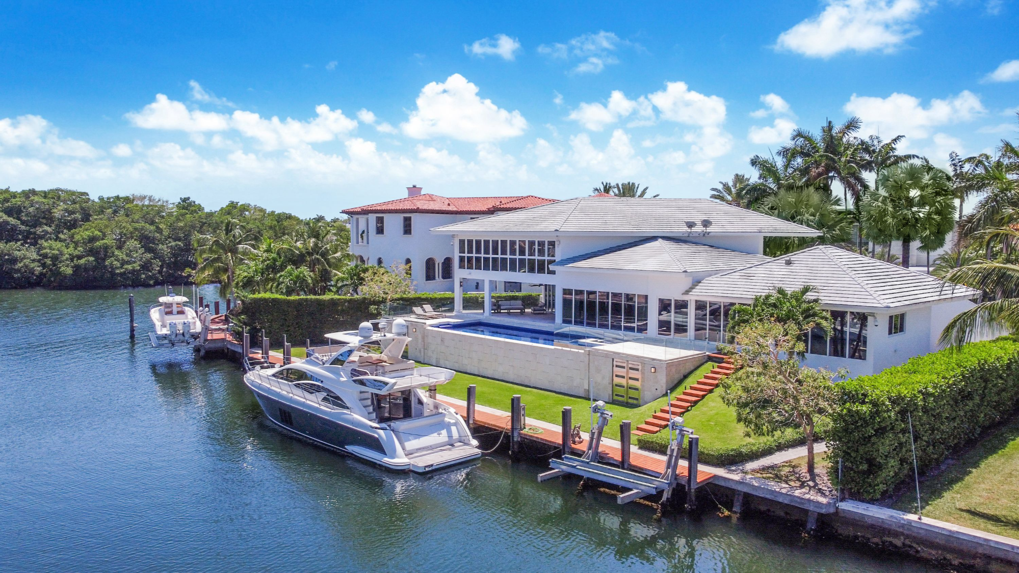 "Miami real estate panorama, illustrating smart strategies to buy a house without overpaying"