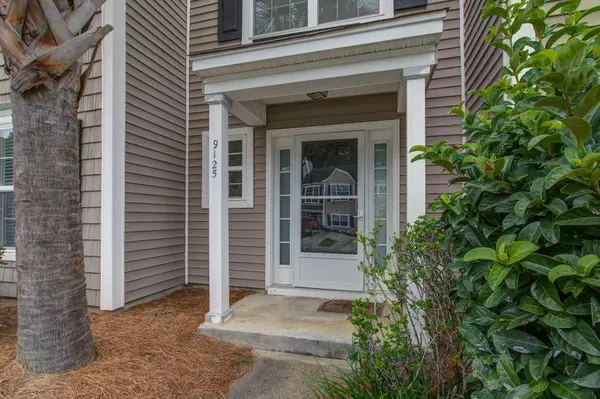 Summerville Home for Sale $295,000,AgentOwned Realty