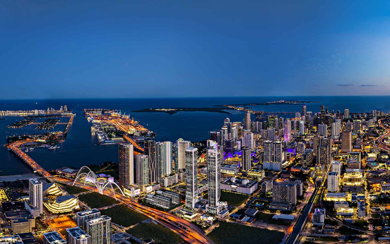 "Skyline view of Miami, a thriving city with promising real estate investment opportunities in 2023 for home buyers.