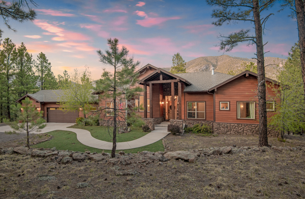 Discover Serene Luxury in the Heart of Lockett Ranches: A Custom Mountain Retreat