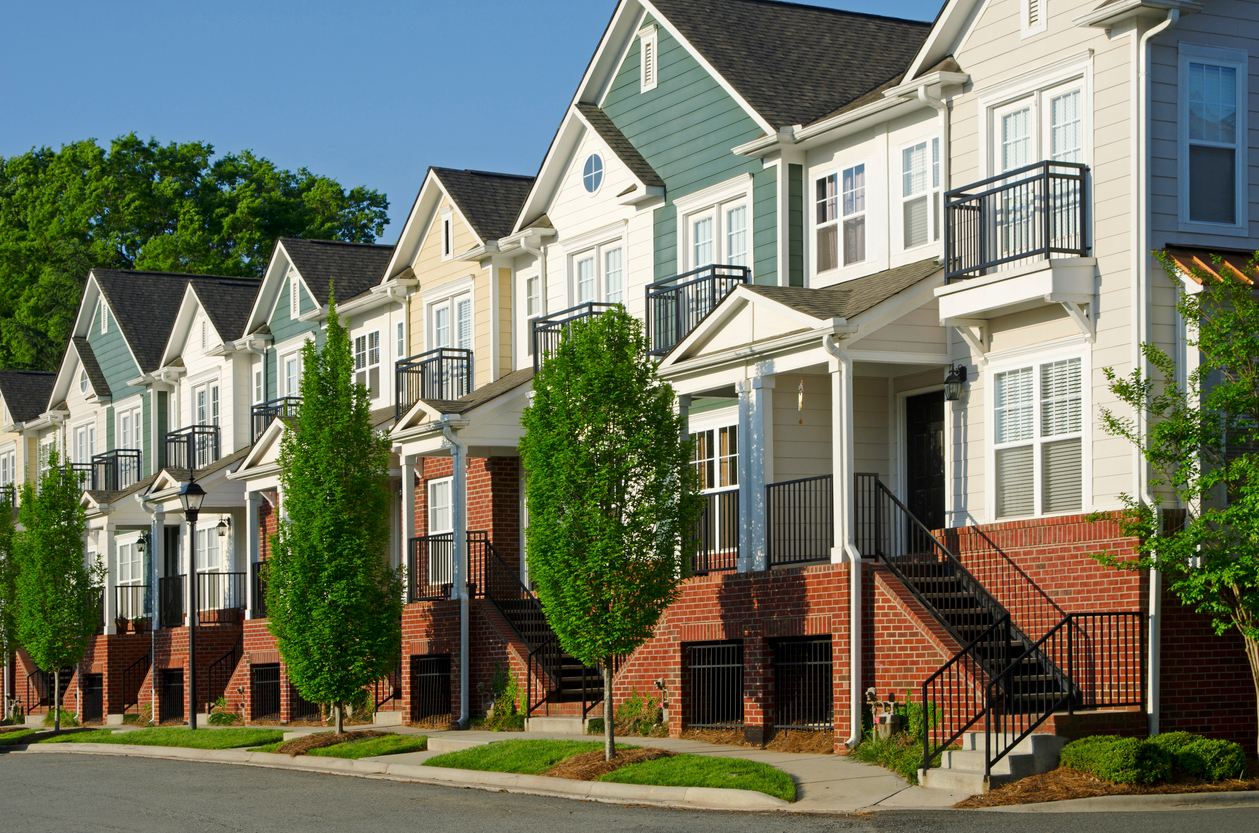 Townhomes with well-manicured landscape and trees