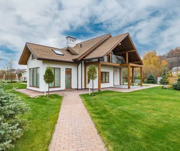 Buying And Selling At The Same Time,Tammy Waraksa