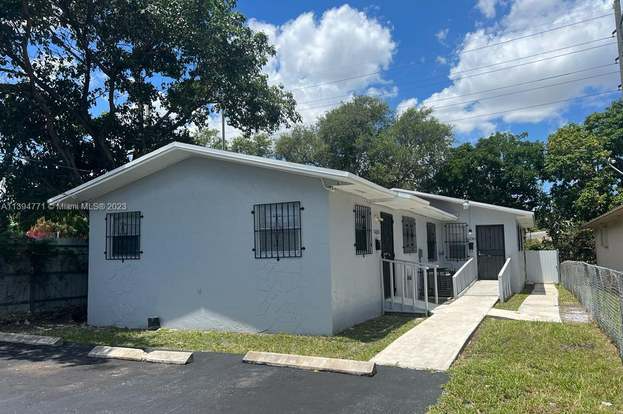 Image of a multi-family home in Miami's vibrant neighborhood, symbolizing the potential of real estate investment in the city.