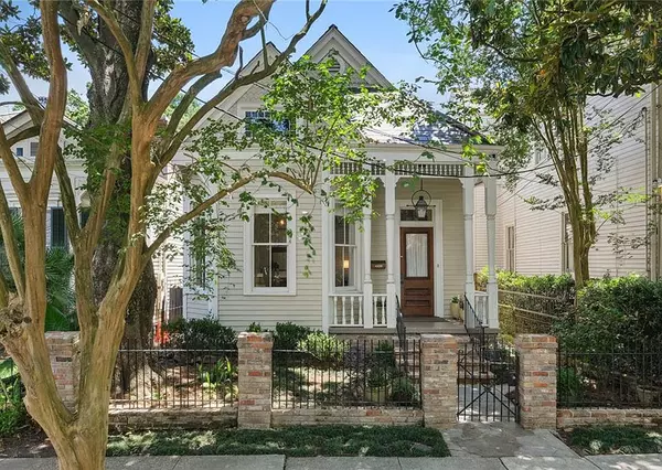 Exploring The Charm of Carrollton New Orleans,Deveney Marshall