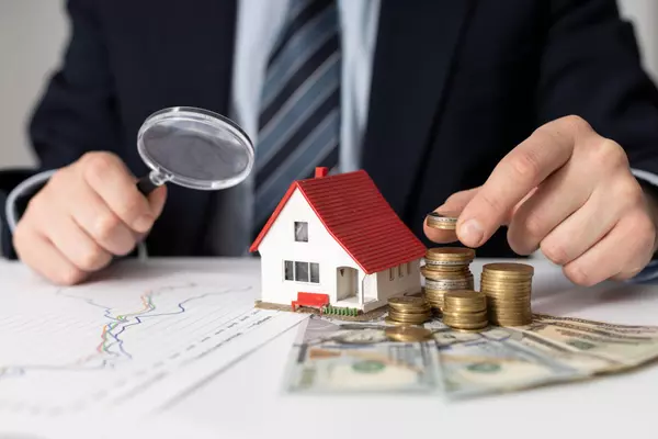 Why Now is the Perfect Time to Invest in Real Estate,Mollyana Ward