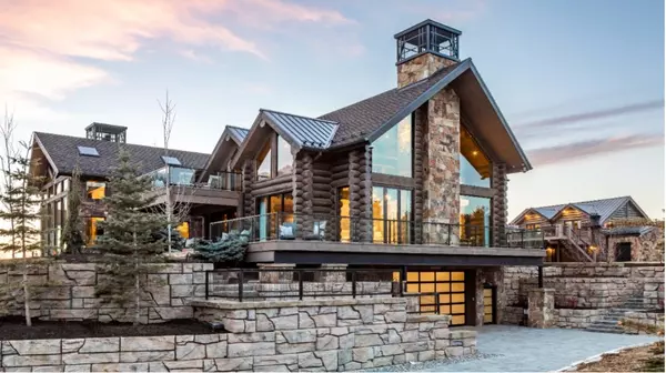 feature image of Rustic Luxury: The Allure of Lodge-Style Homes in Park City