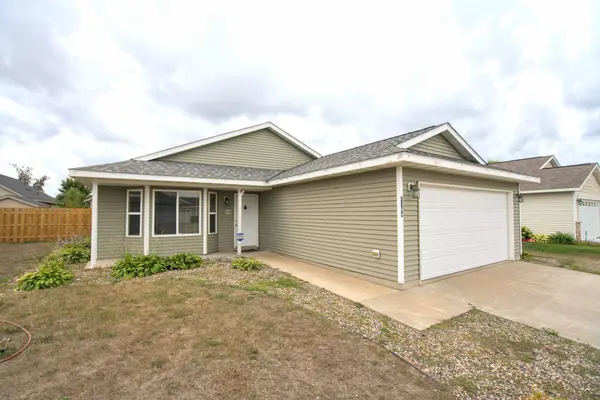 Move-In Ready 3BR/2BA 1-Story in St. Cloud,Chuck Carstensen