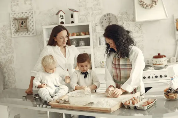 Multigenerational Homes: Family-Friendly Evolution,Michelle McMaster